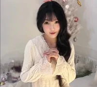 Yaya–728 nude strip on webcam for live porn chat